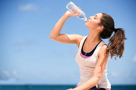 Không uống đủ nước dẫn đến sỏi thận